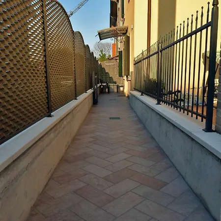 Verona Lago Di Garda 솜마캄파냐